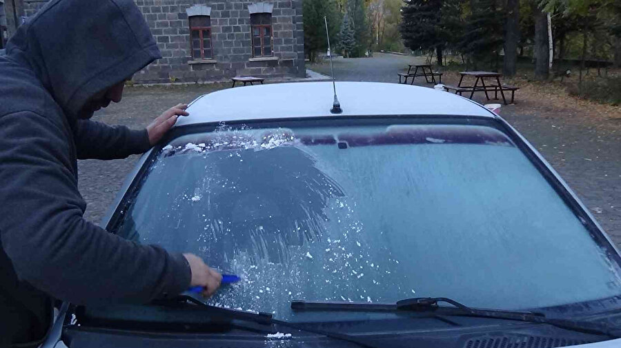 Kars buz kesti: Termometreler eksi 10'u gösterdi