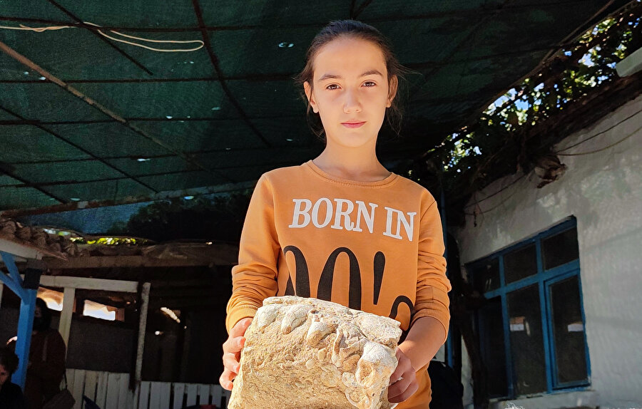 Manisa'da çocuğun bulduğu, fosili andıran kaya parçası incelemeye alındı
