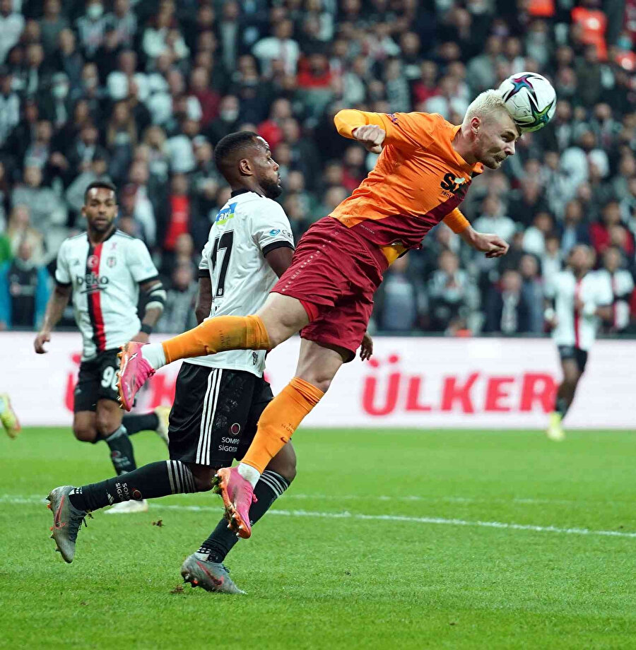 Victor Nelsson kafa topuna çıkıyor