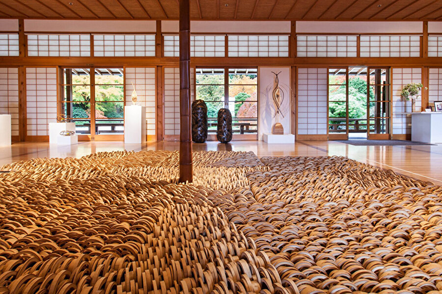  Kültür Köyü, ziyaretçilere geleneksel Japon sanat ve kültürünü tanıtıyor.