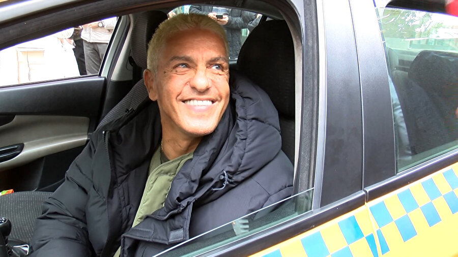 Ünlü filmin yıldızı İstanbul'da taksinin direksiyonuna geçti