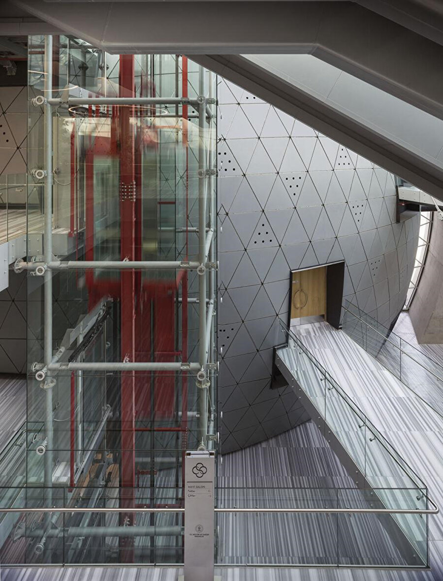 Konser salonu girişi ve sirkülasyon.