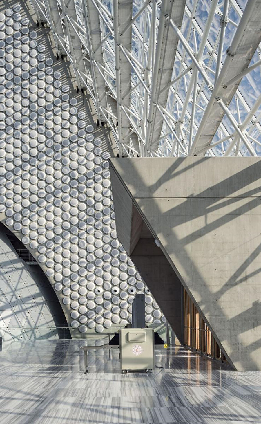 Konser Salonu cephe ve iç mekan malzeme kullanımı.