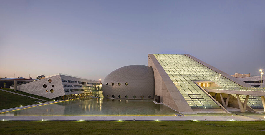 Atatürk Kültür Merkezi Cumhurbaşkanlığı Senfoni Orkestrası Konser Salonu.