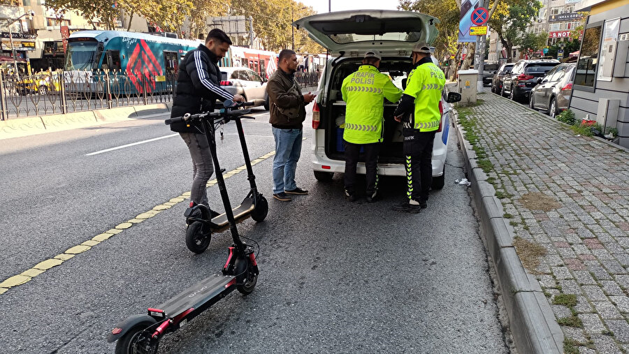Fatih'te scooter denetimi