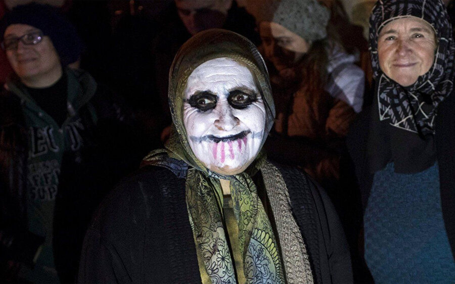 Psikolog: Cips reklamında oynayan teyzeler sana zarar veremez   Teyzeler: