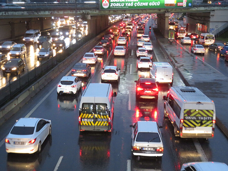 İstanbul'da haftanın ilk iş gününde trafik yoğunluğu