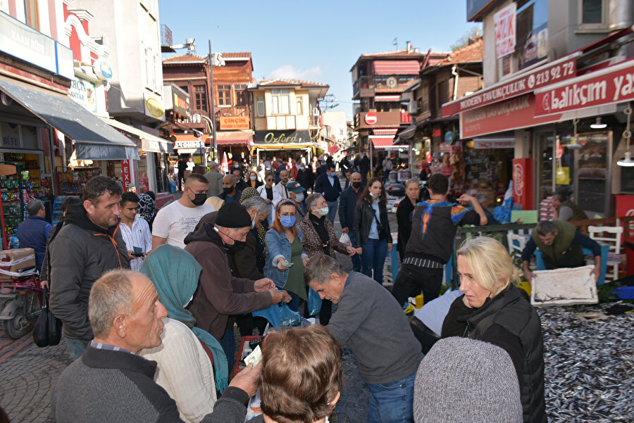 Kilosu 40 liradan 5 liraya düştü: Kasa kasa alıp eve götürdüler
