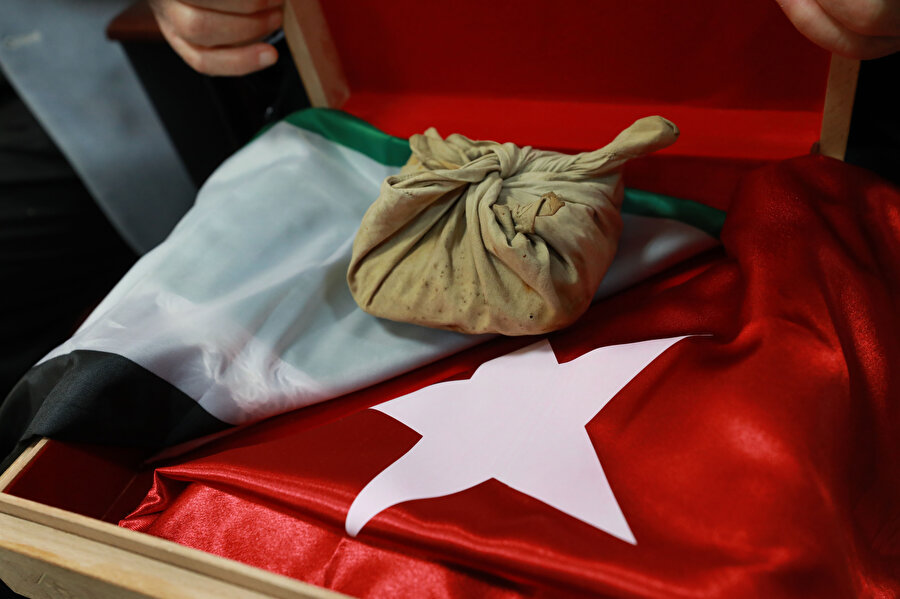 Osmanlı askeri Filistinli aileye teslim etmiş: 106 yıllık emanet Türkiye'ye verildi