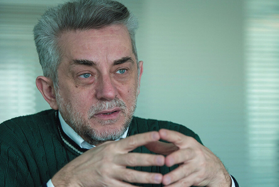 Yanlış bilinen başka bir konu daha var. Osmanlı Balkan milletleri arasından bazı halkları zorla Müslüman yaptı diye. Tam tersine Osmanlı zorla Müslüman niye yapsın? İktisadî geliri azalıyor yani aldığı vergi kalkıyor.