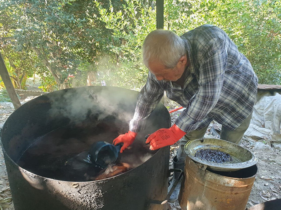 Binbir zahmetle yapılıyor: Litresi 120 lira