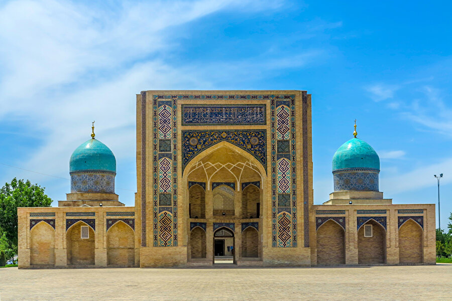 Taşkent Özbekistan'ın başkenti ve büyük şehridir. Bu şehir, Özbekistan'ın kuzeydoğu kesiminde yer almaktır ve şehrin yüzölçümü 334,8 km2 (129,3 mil2)'dir.