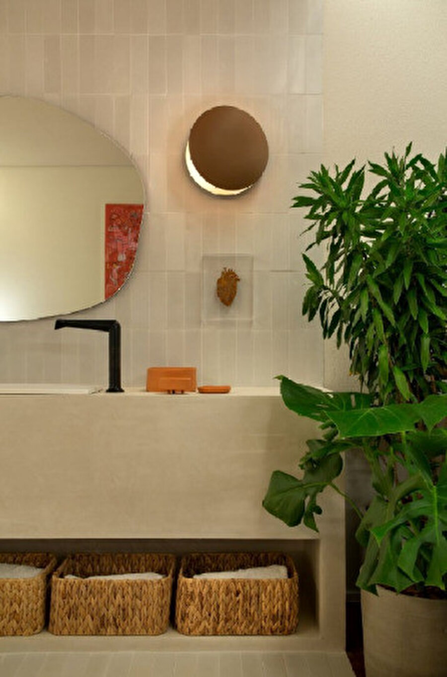 Organik formların yumuşak geçişleri dingin bir atmosfer oluşturulmasına yardımcı oluyor.