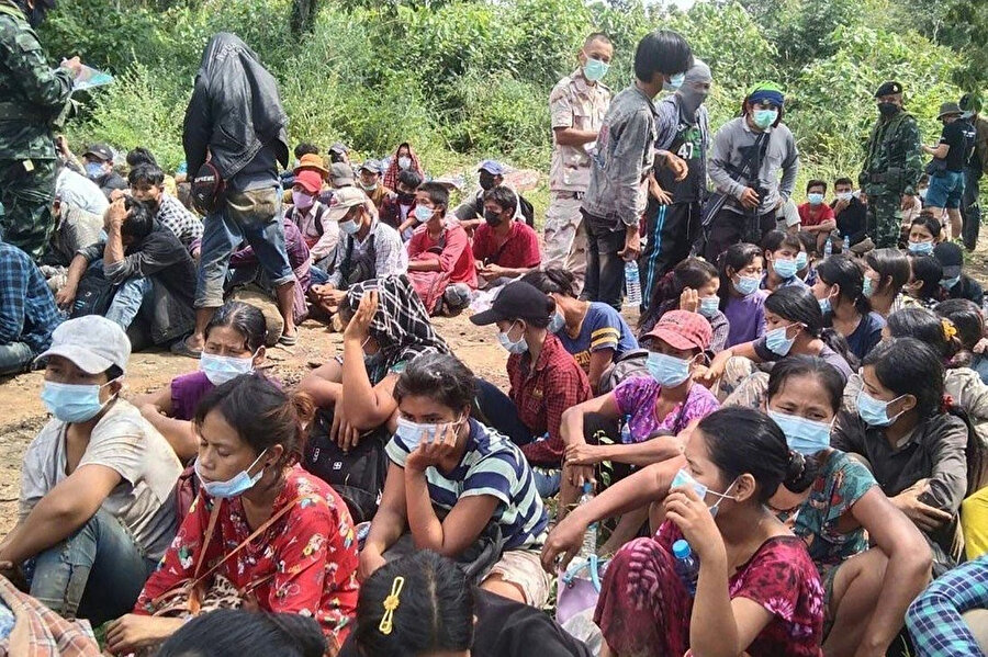 Myanmarlı göçmenlerin, bu ayın başlarında Tayland sınırında yakalandıkları görüldü.