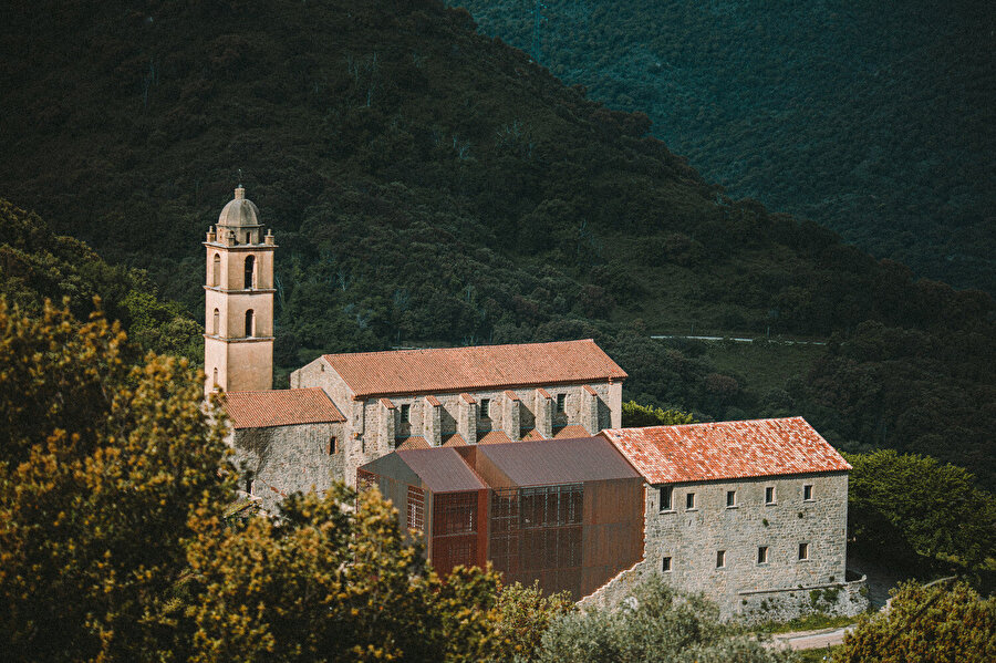 Yenilenmiş ve genişletilmiş haliyle Saint-François Manastırı.