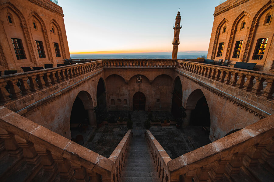 Mardin, Türkiye'nin büyükşehir statüsüne giren bir ili ve en kalabalık yirmi altıncı şehridir.