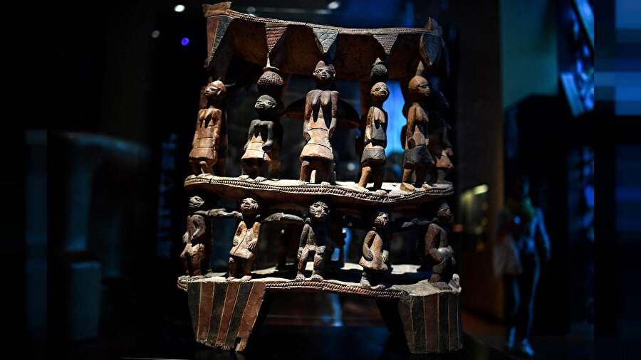 Sömürgecilik döneminde Benin'den Fransa'ya çalınan tarihi eserler.