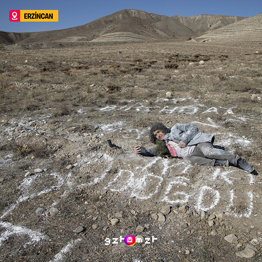 Prof. Dr. Mehmet Kavukcu, geçen yıl diktiği fidana böyle bir doğum günü partisi düzenlemiş
