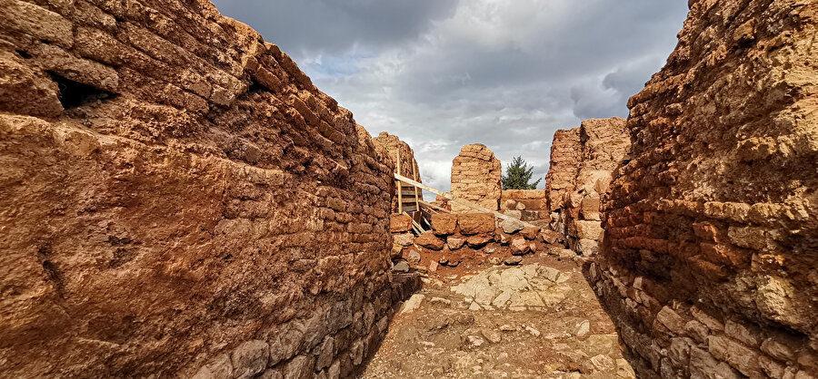 Ordu'da 2 bin 100 yıllık 'ana tanrıça' Kibele Heykeli ile yaklaşık 3 bin parça tarihi eserin bulundu.