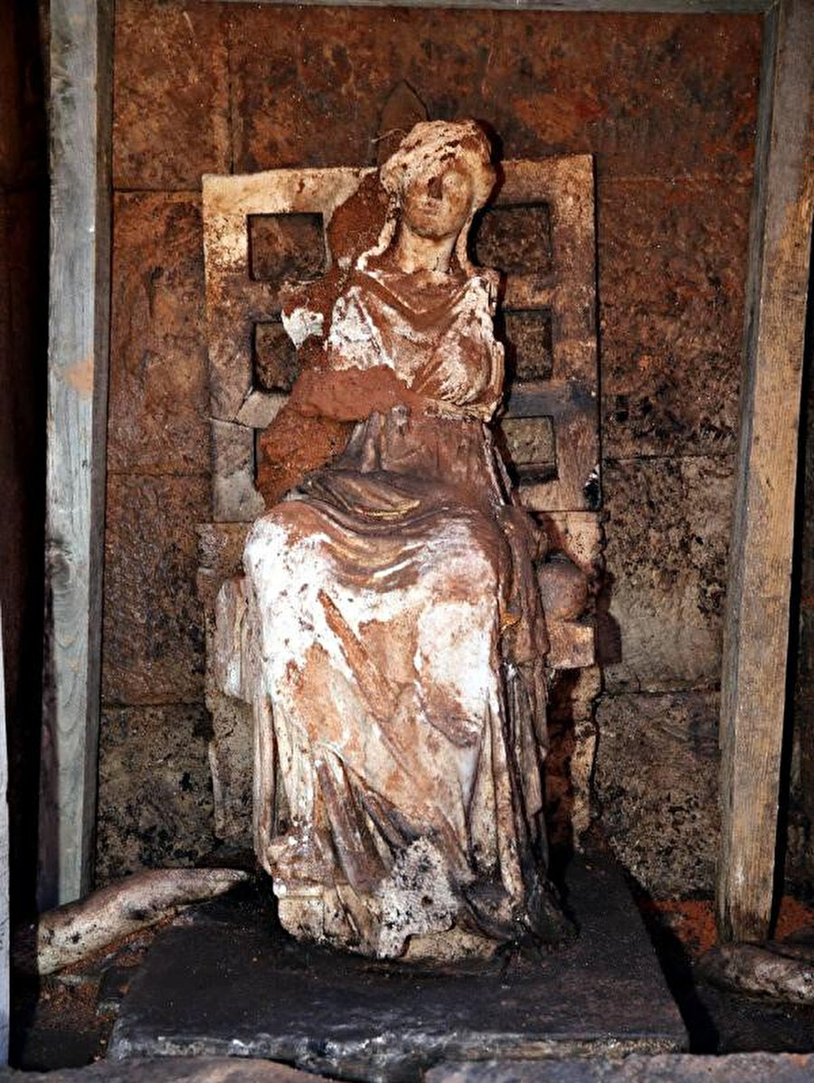 Ana tanrıça Kibele Heykeli.