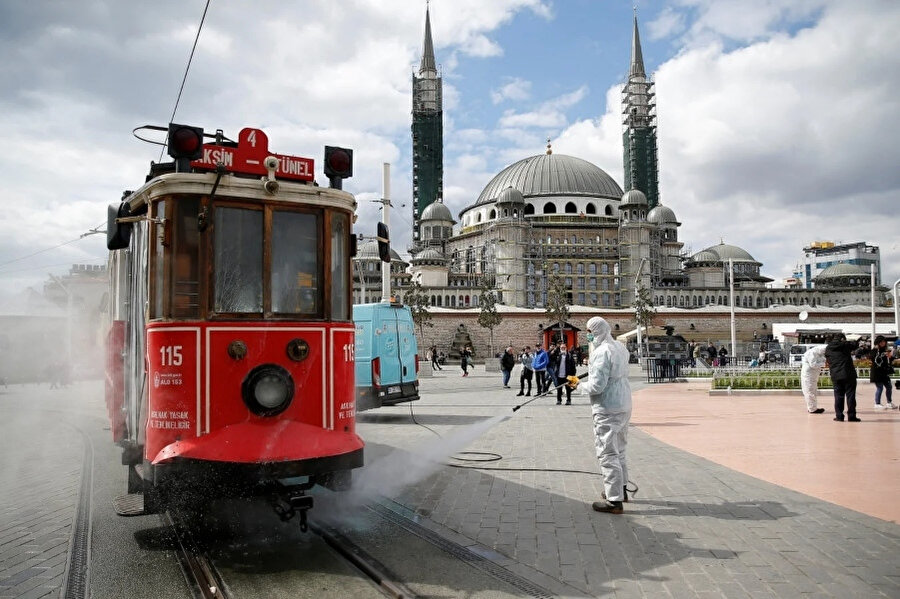 Karşı karşıya kaldığımız tehlikenin farkında olacağız ancak yine de ümit edeceğiz.