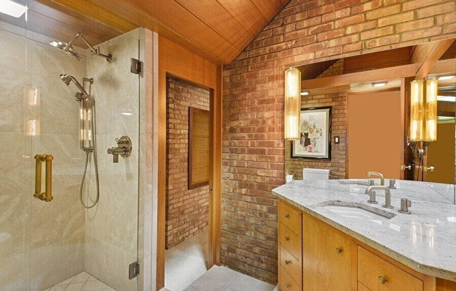 “Harper House” evinin banyosu.