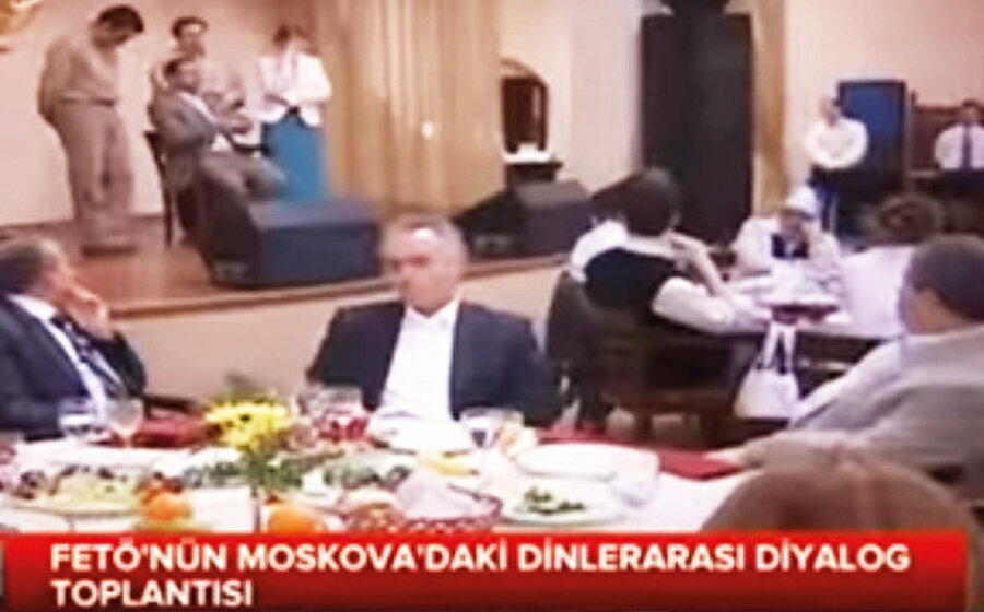 Kur'an okunan içkili masada Prof. Dr. Mustafa Çağrıcı.