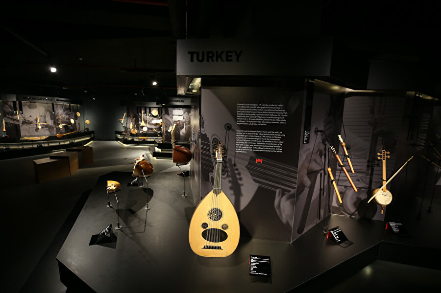 Müzede bulunan 1916 yılında yapılmış ud dönemin ünlü ustalarından Aşkar Köseyan tarafından üretilmiştir.
