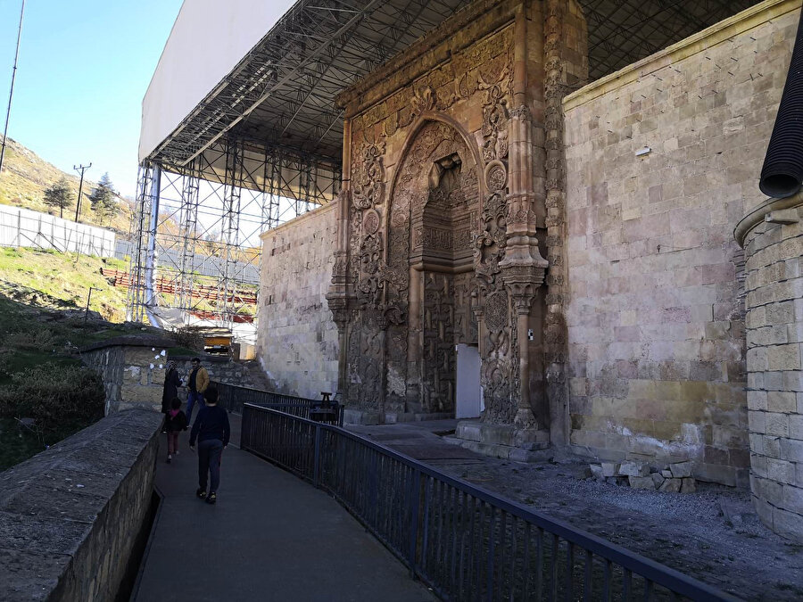 Divriği Ulu Cami ve Darüşşifası, Sivas'ın Divriği ilçesindeki tarihi cami ve hastane.