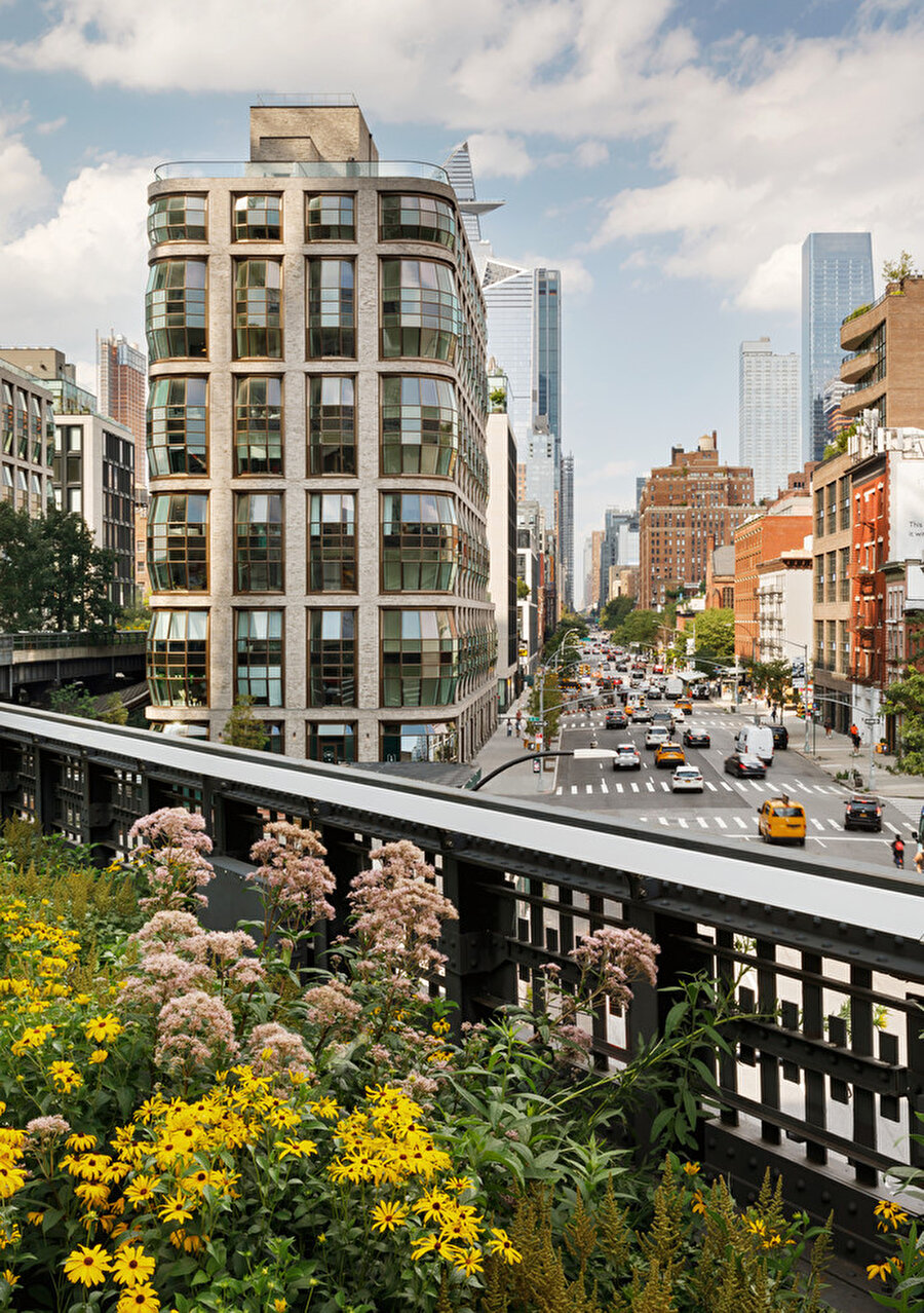 Heatherwick Studio, Lantern House’un 2021'in en çok satan projelerinden biri olduğunu ve 181 adet lüks rezidans satışının %55’i geçtiğini belirtiyor.