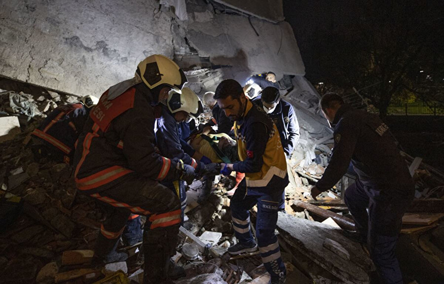 Patlamada iki kişi hayatını kaybetti 4 kişi yaralandı