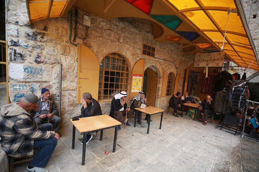 El-Halil şehrindeki Bedran Kahvehanesi, yaklaşık 200 yıldır çeşitli amaçlarla halka hizmet veriyor.