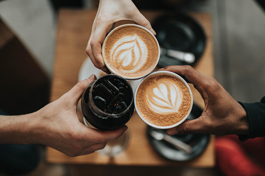 Kahve, kökboyasıgiller familyasının Coffea cinsinde yer alan bir ağaç ve bu ağacın meyve çekirdeklerinin kavrulup öğütülmesi ile elde edilen tozun su ya da süt ile karıştırılmasıyla yapılan içecektir.