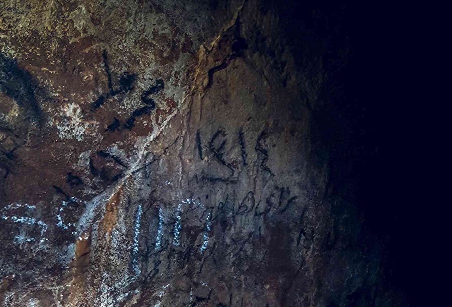Türkiye'nin en büyük mağaralarından biri: İçinde asırlar öncesine ait gizemli not bulundu