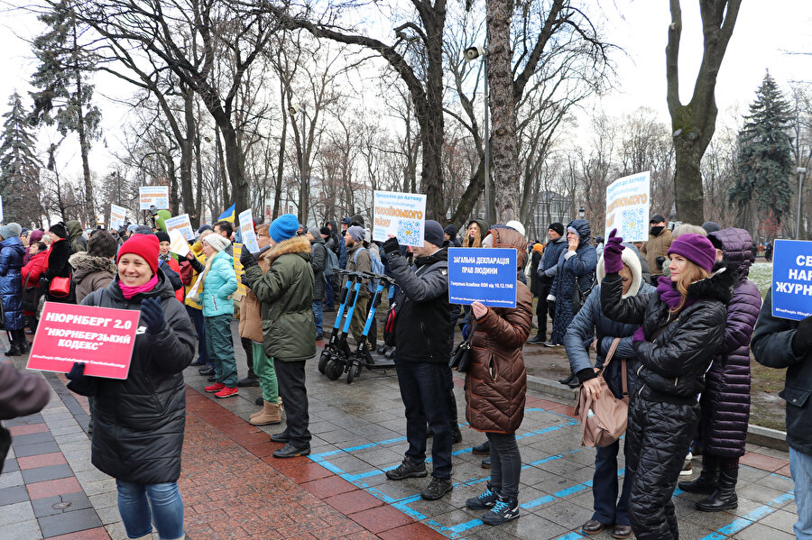 Ukrayna'da aşı karşıtları artırılan COVID-19 önlemlerini protesto etti