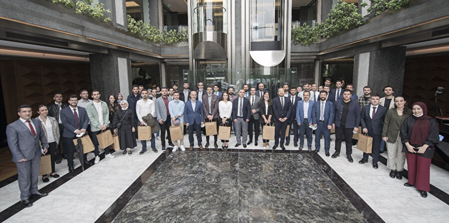 Genç Albayraklılar Medya İŞKUR İşbaşı Eğitim Programı sonrası hatıra fotoğrafı çekildi