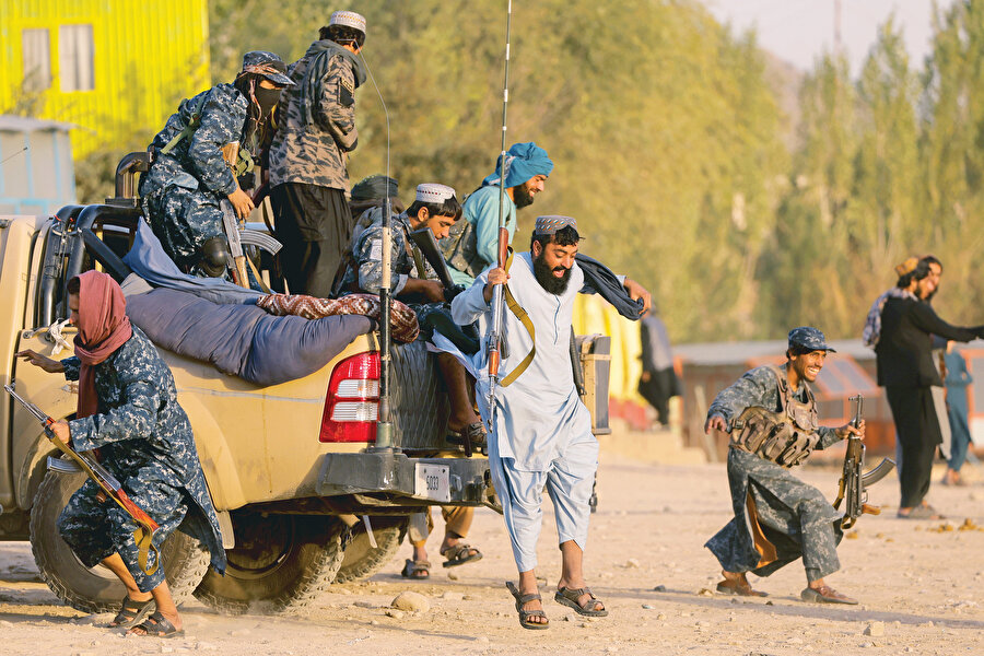 Taliban, Afganistan'da yönetimi elinde bulunduran Diyubendi İslamcı hareket ve askeri organizasyondur.