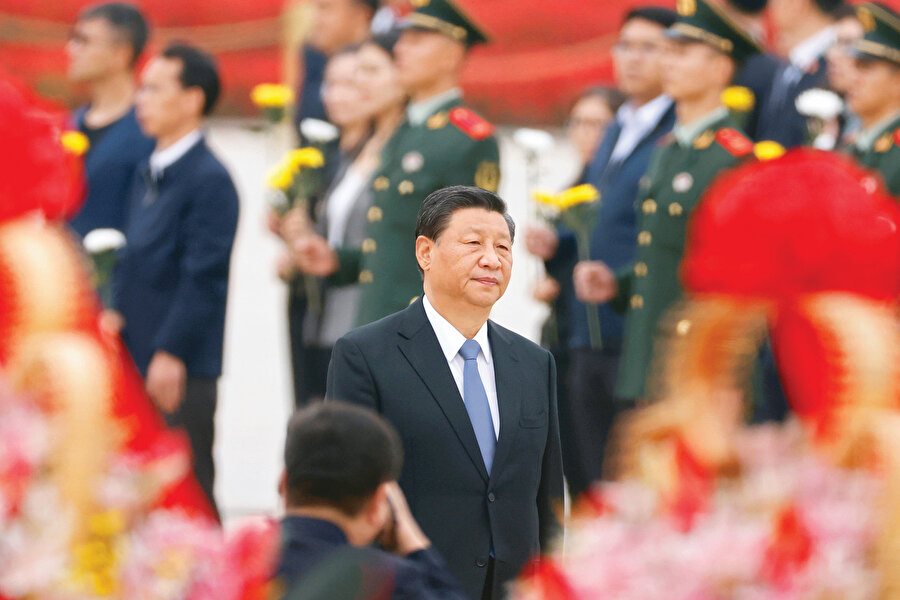 Şi Cinping veya Xi Jinping, Çin Komünist Partisi Genel Sekreteri, Çin Halk Cumhuriyeti Başkanı ve Merkez Askeri Komisyon başkanı olarak görev yapan Çinli bir siyasetçidir.