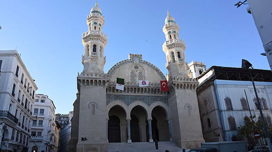 Cezayir'in bağımsızlık sembolü Keçiova Camisi