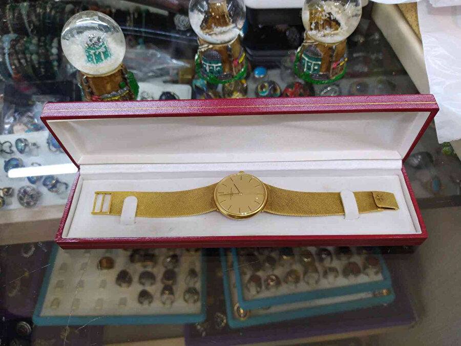 100 yıllık saat servet fiyatına satışta: Yapımında 80 gram altın kullanılmış