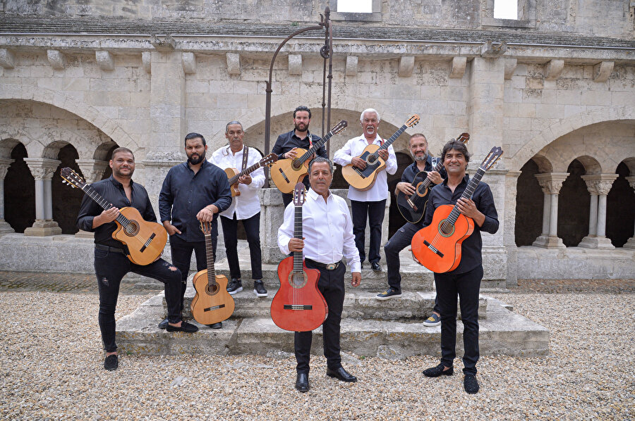 Chico & the Gypsies, Gipsy Kings'in kurucularından Jahloul Chico Bouchikhi tarafından yönetilen rumba catalana, flamenko ve Latin pop ve rock melodilerinden oluşan bir Fransız müzik grubudur.