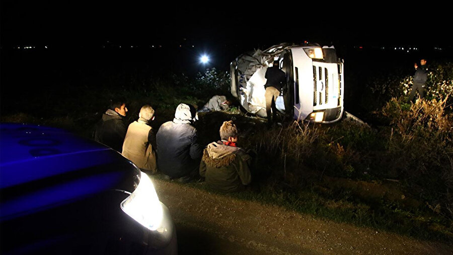 Göçmenler kazayı hafif sıyrıklarla atlattı