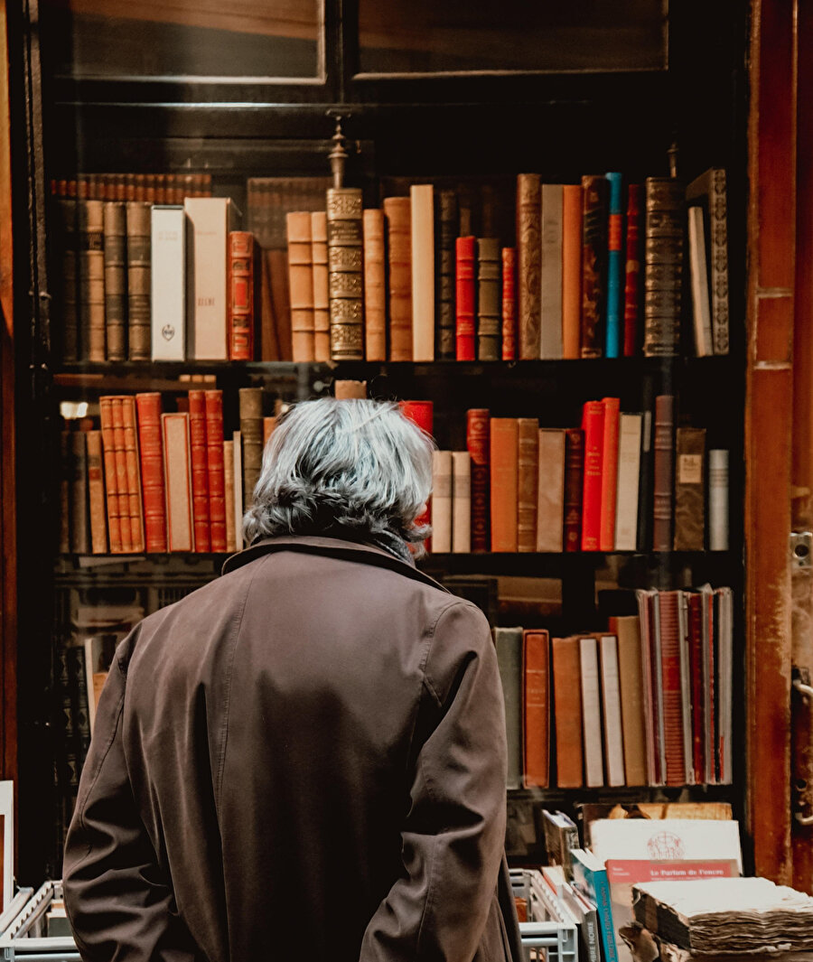 Kitap, bulunamadığın göremedeğin hissedeip tadamadığın bütün duygular karmaşasını sunan araç.