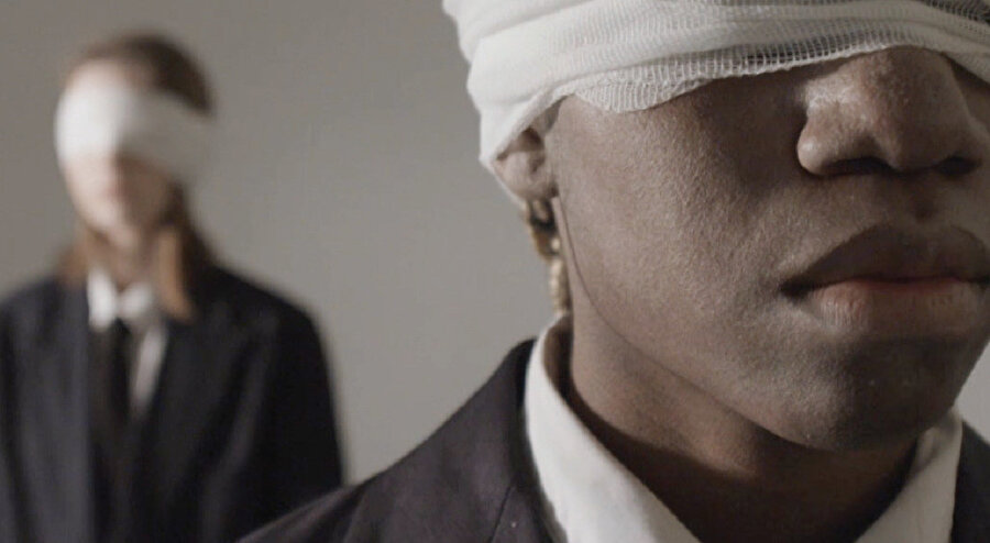 Bir devlet, bir devletle sınırlarını kaldırıyor ve bundan kimsenin haberi yok.