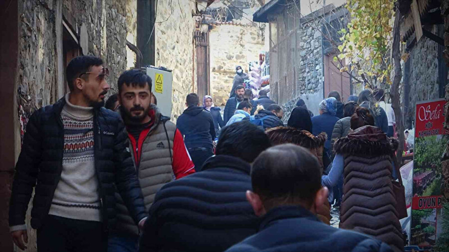 700 yıllık köy: Hafta sonu güzel havada köyün nüfusu 70 kat arttı