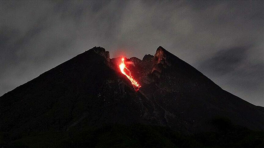 Endonezya'da Semeru yanardağı