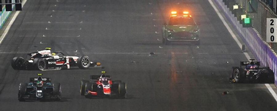 Formua 2'de Suudi Arabistan GP'deki kaza