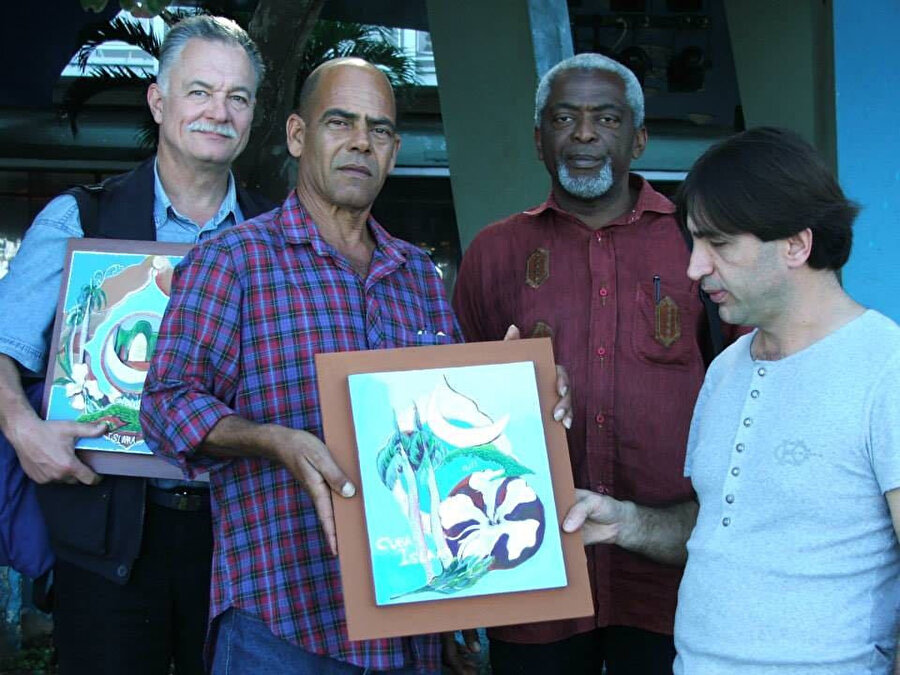 Teoman Duralı ve Osman Atalay, Küba Müslüman Cemaati başkanı Yahya Pedro ile.