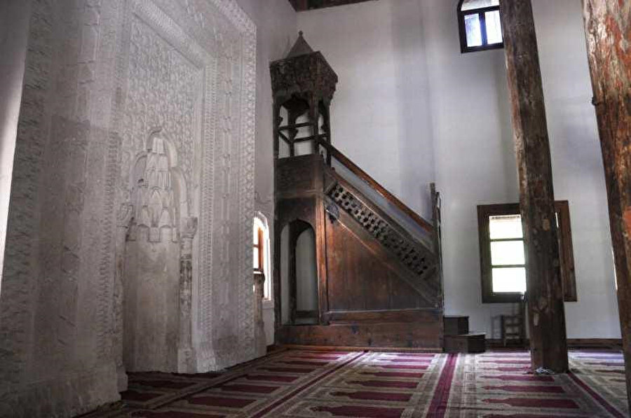 Candaroğlu Mahmut Bey Camii müezzin mahfili.