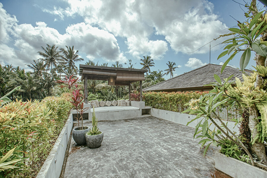 Terrace Villa doğayla iç içe kuş sesleri eşliğinde sakin bir ortam sunuyor.